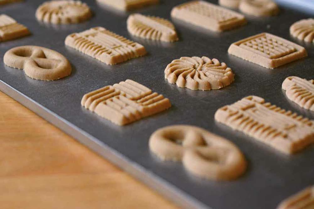 Rings, crescents, squares, figures