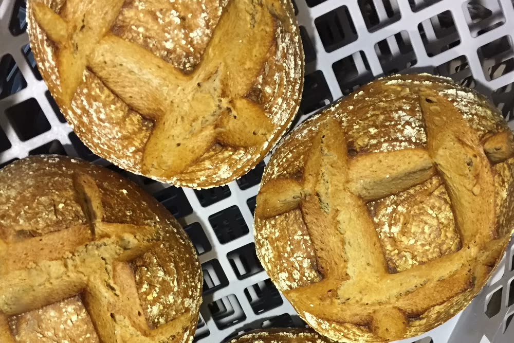 Free-standing bread