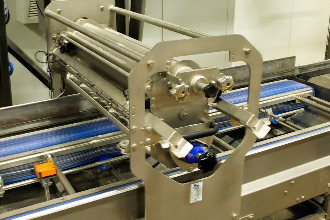 Automatic flour supply